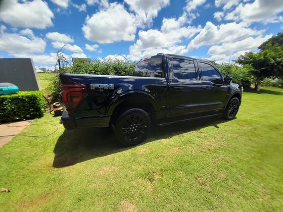 FORD F-150 5.0 V8 GASOLINA CD LARIAT BLACK FX4 AUTOMÁTICO FORD F-150 5.0 V8 GASOLINA CD LARIAT BLACK FX4 AUTOMÁTICO